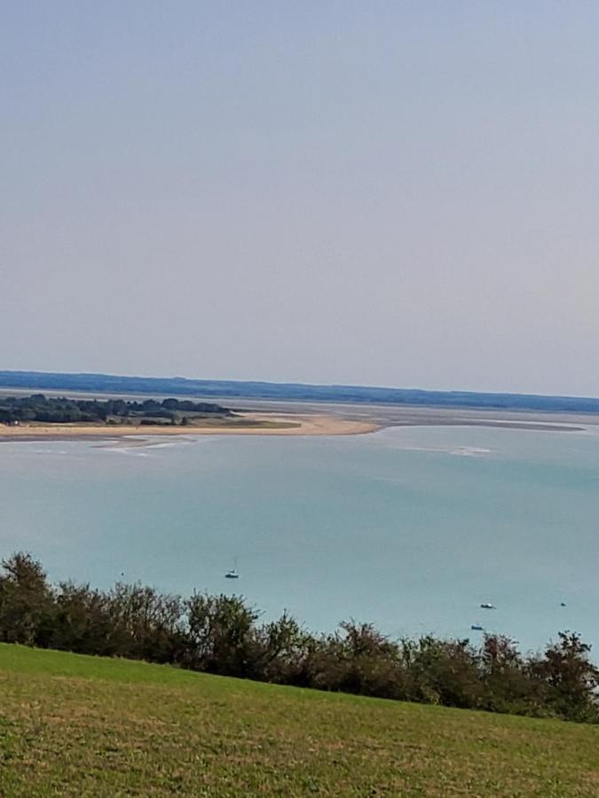 Chez Jollyjune, A Moins D'Une Heure Du Mont Saint Michel Champeaux Exteriér fotografie